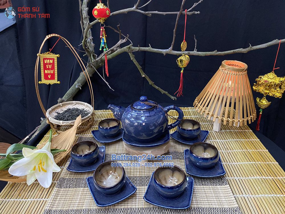 Bộ ấm trà màu xanh dương gốm sứ Bát Tràng đặt phòng khách tinh tế, đẹp