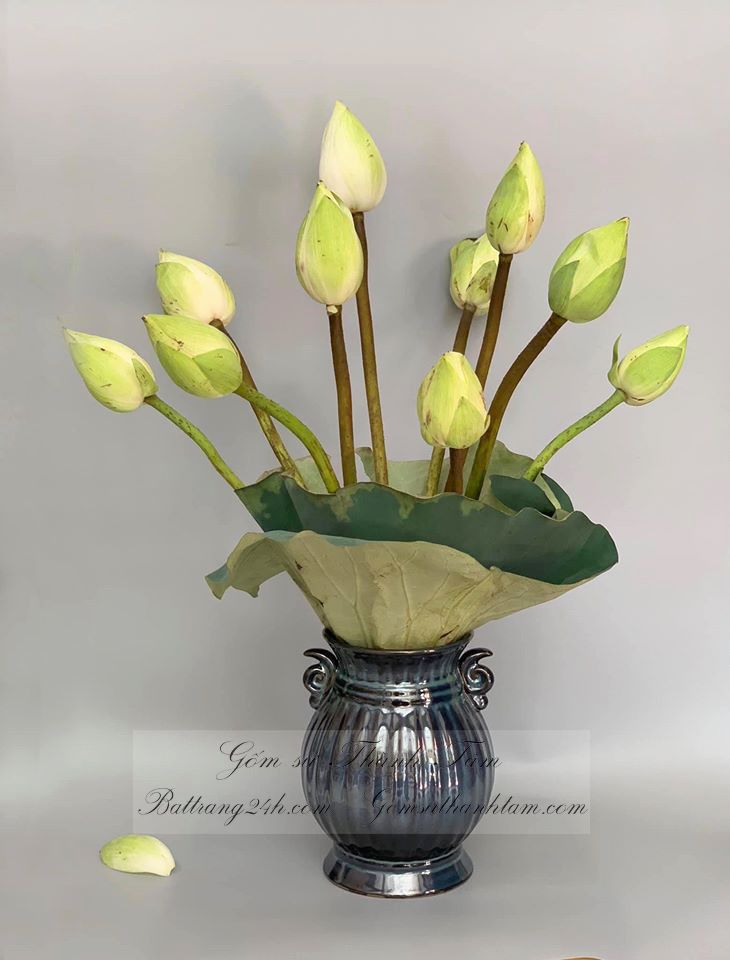 Bình hoa gốm sứ Bát Tràng cao cấp trang trí ở đâu để bàn nghệ thuật, bình hoa nghệ thuật đẹp mắt cắm hoa sen chất lượng