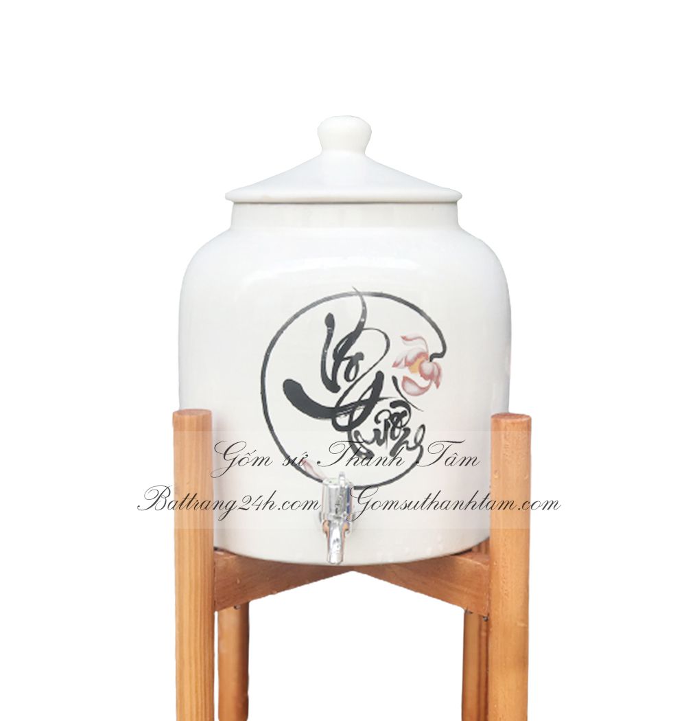 Nơi sản xuất bình nước gốm Bát Tràng vẽ hoa văn đẹp mắt có vòi Inox đặt trong phòng khách đẹp mắt, sang trọng