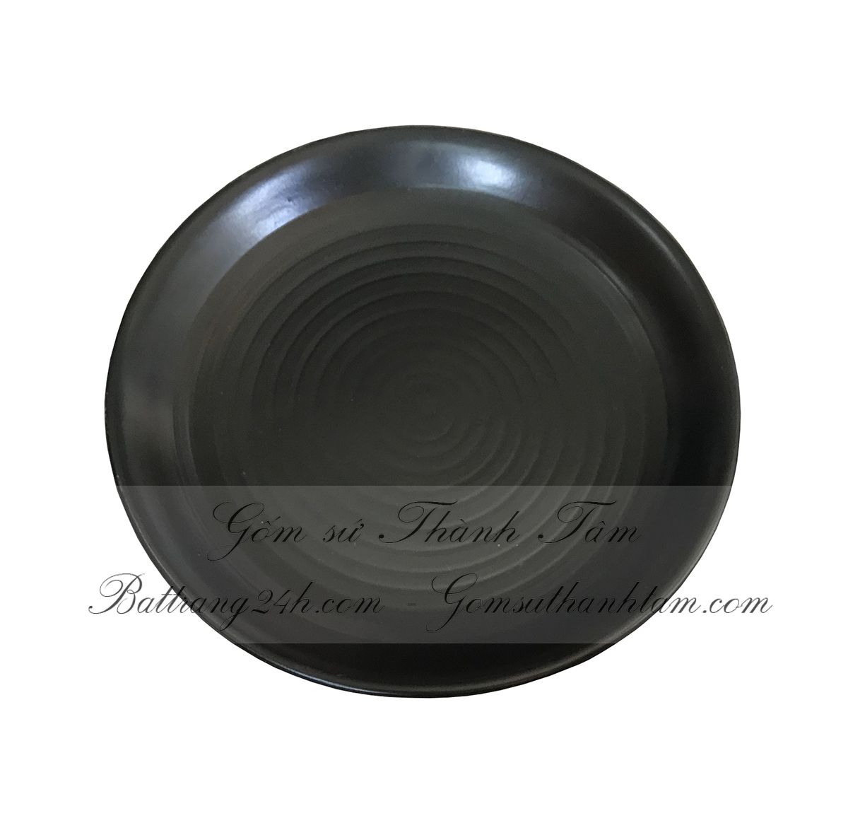 Đĩa sứ tròn bằng gốm sứ bát tràng dùng trong nhà hàng cao cấp, sang trọng