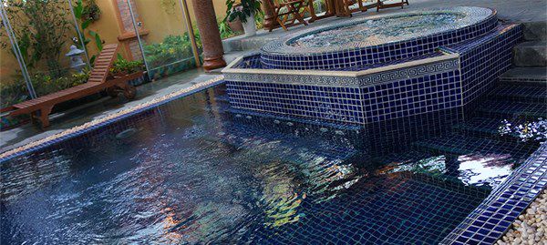 gạch mosaic gốm sứ bát tràng trang trí hoa văn bể bới