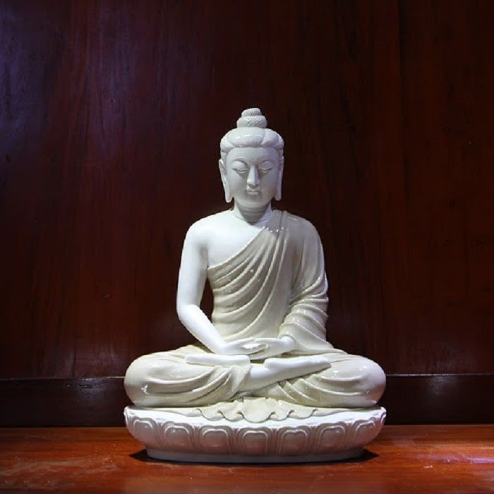 Tượng Phật Tổ tọa thiền là vật may mắn cho người mệnh kim