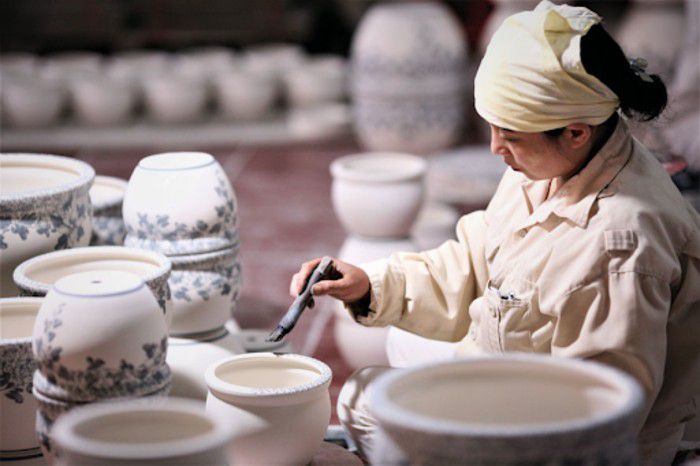 Gốm sứ tại Battrang24h được tạo ra từ những người nghệ nhân tài hoa, giàu kinh nghiệm Gốm sứ tại Battrang24h được tạo ra từ những người nghệ nhân tài hoa, giàu kinh nghiệm