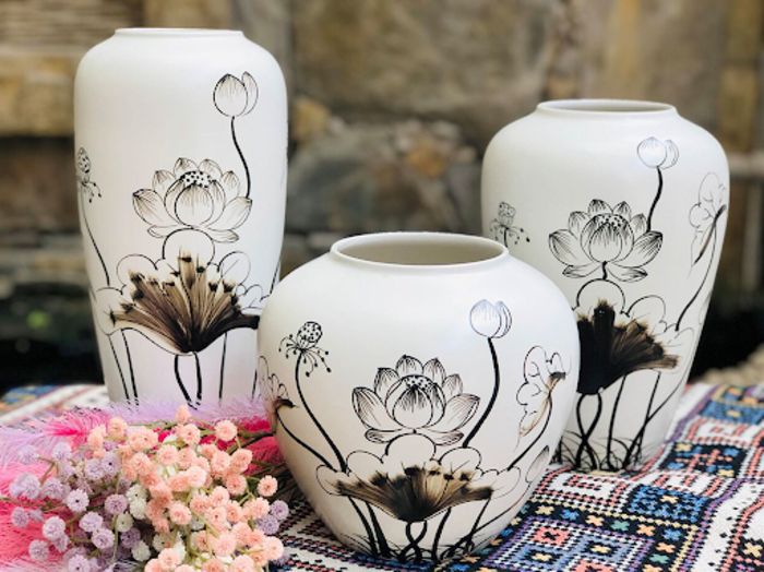 Gốm Hoa Sen Bát Tràng mang tới khách hàng các sản phẩm tinh tế Gốm Hoa Sen Bát Tràng mang tới khách hàng các sản phẩm tinh tế