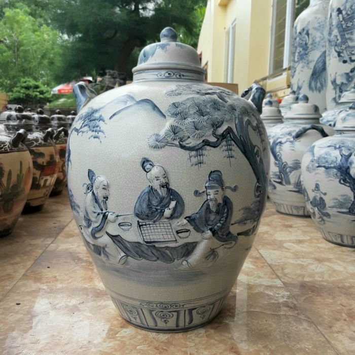Chum đựng rượu là một trong những dòng sản phẩm nổi bật của Bát Tràng Chum đựng rượu là một trong những dòng sản phẩm nổi bật của Bát Tràng