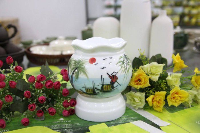 Đèn tinh dầu bằng điện gốm sứ Bát Tràng - Bí quyết để thư giãn mỗi ngày Đèn tinh dầu bằng điện gốm sứ Bát Tràng - Bí quyết để thư giãn mỗi ngày