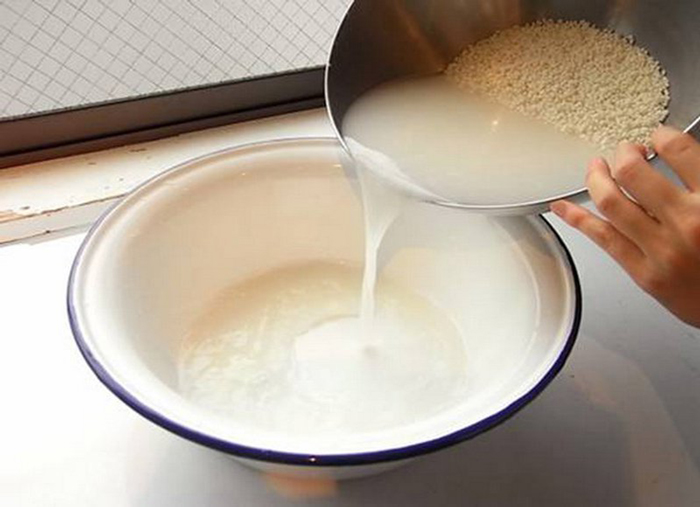 Dùng nước vo gạo để tẩy trắng bát đĩa rất tốt