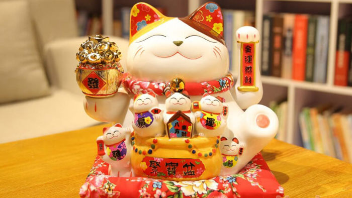 Mèo phong thủy hay còn gọi là mèo chiêu tài có nguồn gốc từ Nhật Bản