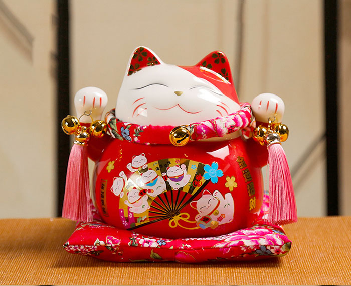 Mèo thần tài được xuất xứ từ Nhật Bản có tên là mèo Maneki Neko
