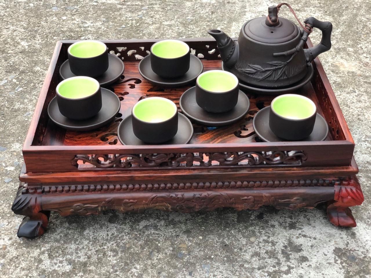 Khay đựng ấm trà thường được làm từ các loại gỗ tốt Khay đựng ấm trà thường được làm từ các loại gỗ tốt